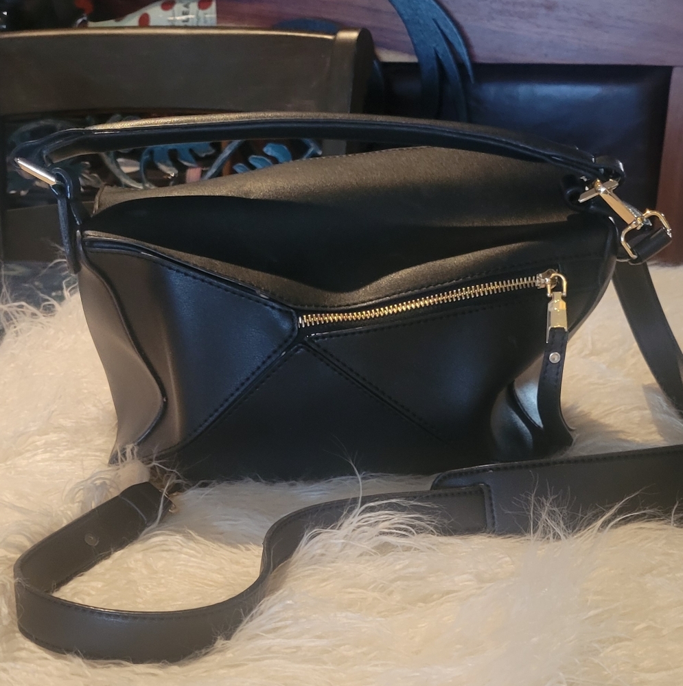 Elegant Black Puzzle Handbag